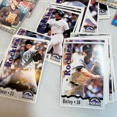 Lot of baseball cards