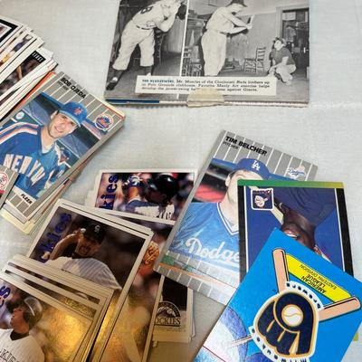 Lot of baseball cards