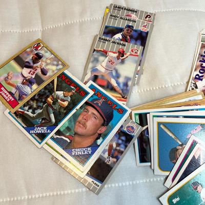 Lot of baseball cards