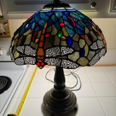 STAINED GLASS TIFFANY STYLE LAMP