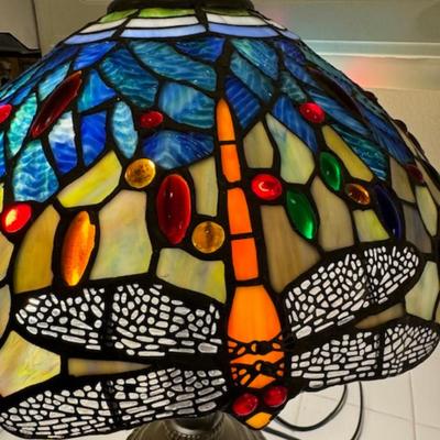 STAINED GLASS TIFFANY STYLE LAMP