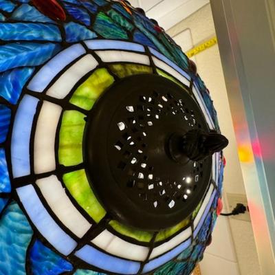 STAINED GLASS TIFFANY STYLE LAMP