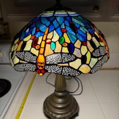 STAINED GLASS TIFFANY STYLE LAMP