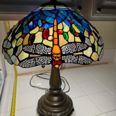 STAINED GLASS TIFFANY STYLE LAMP