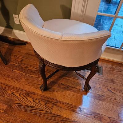 Queen Anne Style Swivel Vanity Seat (LR-DW)