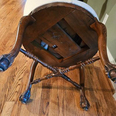 Queen Anne Style Swivel Vanity Seat (LR-DW)