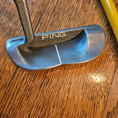 Titleist & McGregor Golf Clubs & a Sun Mountain Golf Bag (LR-DW)
