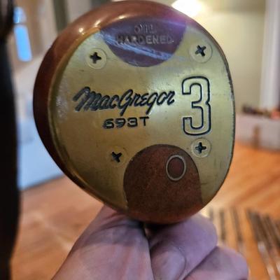 Titleist & McGregor Golf Clubs & a Sun Mountain Golf Bag (LR-DW)