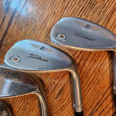 Titleist & McGregor Golf Clubs & a Sun Mountain Golf Bag (LR-DW)