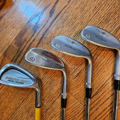 Titleist & McGregor Golf Clubs & a Sun Mountain Golf Bag (LR-DW)