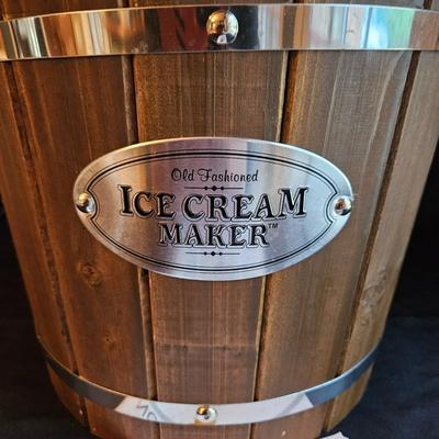 Nostalgia Four Quart Wood Ice Cream Machine (LR-DW)