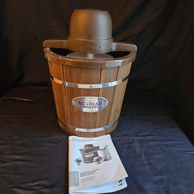 Nostalgia Four Quart Wood Ice Cream Machine (LR-DW)