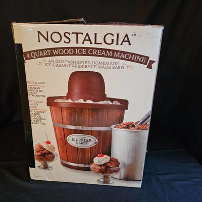 Nostalgia Four Quart Wood Ice Cream Machine (LR-DW)
