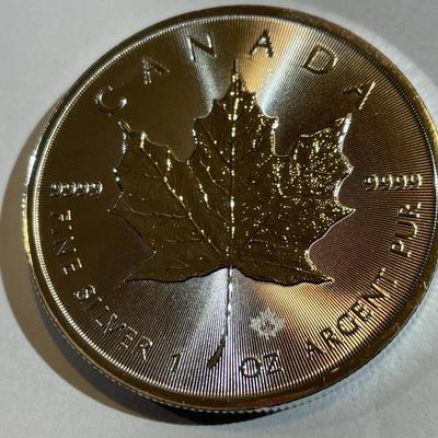2022 Canadian Maple Leaf BU Brilliant Uncirculated 1 oz .9999 Silver $5 Coin.