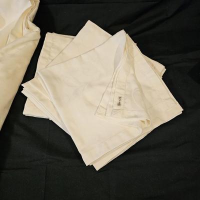 Sferra Tablecloth, Williams Sonoma Napkins & More (LR-JS)