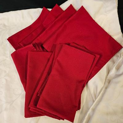 Sferra Tablecloth, Williams Sonoma Napkins & More (LR-JS)