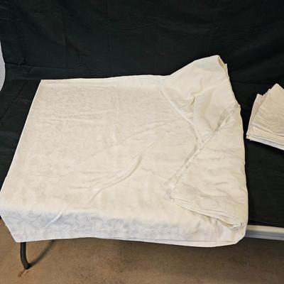 Sferra Tablecloth, Williams Sonoma Napkins & More (LR-JS)