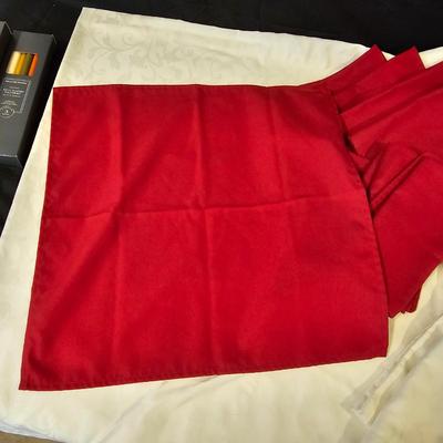 Sferra Tablecloth, Williams Sonoma Napkins & More (LR-JS)