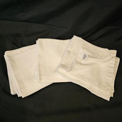Sferra Tablecloth, Williams Sonoma Napkins & More (LR-JS)