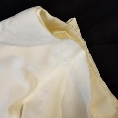 Sferra Tablecloth, Williams Sonoma Napkins & More (LR-JS)