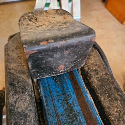 Central Machinery Electric Log Splitter and an EarthWise Electric Chainsaw (G-DW)