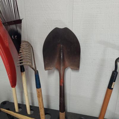 Shovels, Rakes, Yard Tools and more (G-BBL)