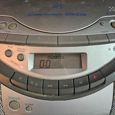 Phillips and Sony CD Players/Radios and a Feature Comforts Heater (G-DW)