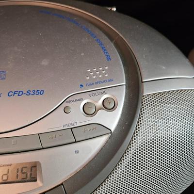 Phillips and Sony CD Players/Radios and a Feature Comforts Heater (G-DW)