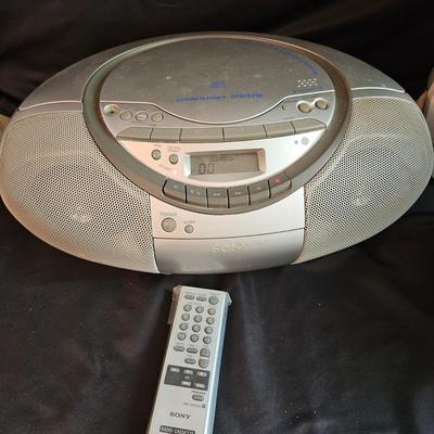 Phillips and Sony CD Players/Radios and a Feature Comforts Heater (G-DW)