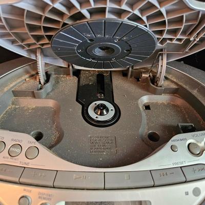 Phillips and Sony CD Players/Radios and a Feature Comforts Heater (G-DW)