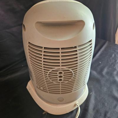 Phillips and Sony CD Players/Radios and a Feature Comforts Heater (G-DW)