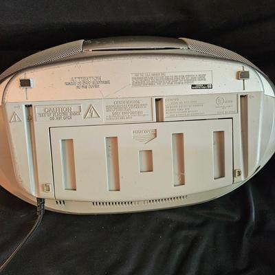 Phillips and Sony CD Players/Radios and a Feature Comforts Heater (G-DW)