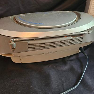 Phillips and Sony CD Players/Radios and a Feature Comforts Heater (G-DW)
