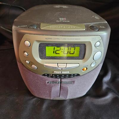 Phillips and Sony CD Players/Radios and a Feature Comforts Heater (G-DW)