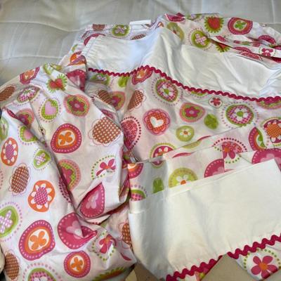 Lot of sheets & pillow cases