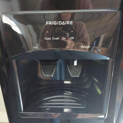 Frigidaire Side By Side Refrigerator (G-BBL)