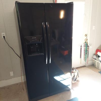 Frigidaire Side By Side Refrigerator (G-BBL)
