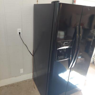 Frigidaire Side By Side Refrigerator (G-BBL)