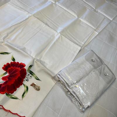 2 sets of pillow cases