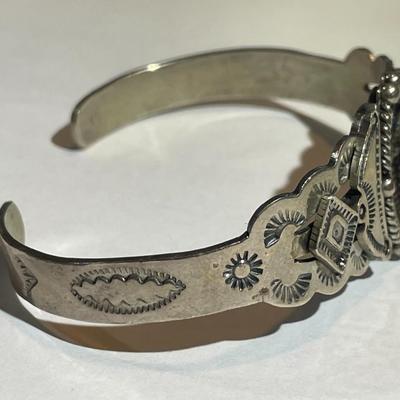 Vintage Native American Sterling Silver Malachite Cuff Bracelet in Good Condition as Pictured. (For a Smaller Size Wrist 6.5").