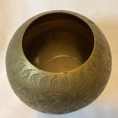 India solid brass etched floral pot w/cover