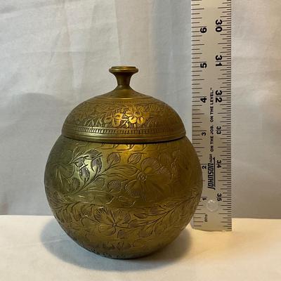 India solid brass etched floral pot w/cover