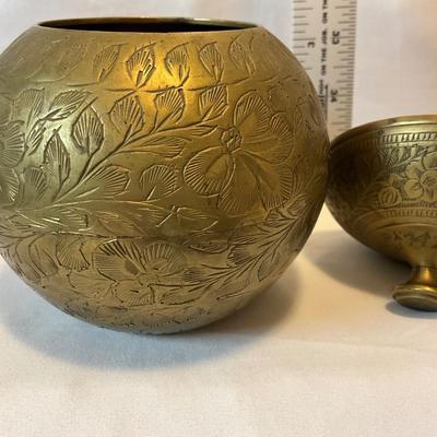 India solid brass etched floral pot w/cover