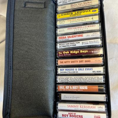 Lot of 30 cassettes 80s-90s Country
