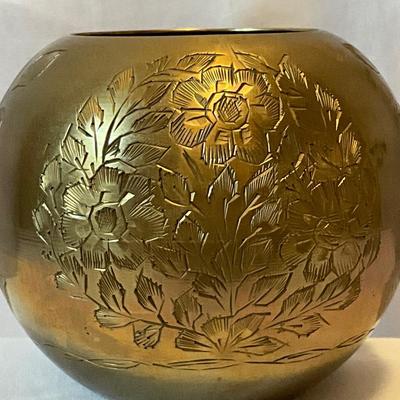 India Brass 1960â€™s beautifully engraved globe shaped bowl