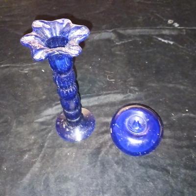 WHITE HIMALAYAN SALT LAMP, BLUE GLASS VASE AND APPLE