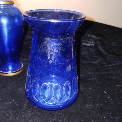 ASIAN RICE BOWLS, CREAM SUGAR SET AND BLUE GLASS PIECES