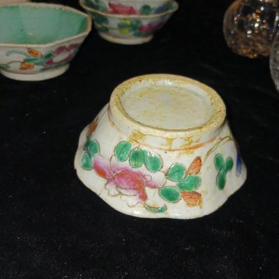 ASIAN RICE BOWLS, CREAM SUGAR SET AND BLUE GLASS PIECES