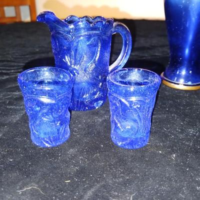 ASIAN RICE BOWLS, CREAM SUGAR SET AND BLUE GLASS PIECES