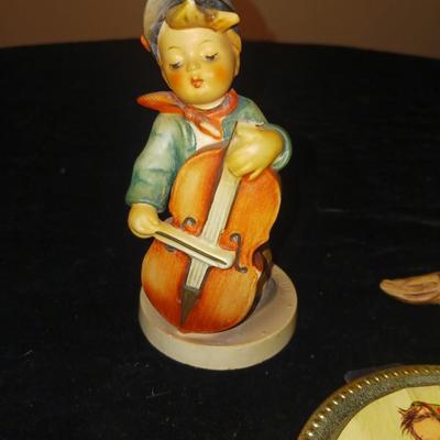 2 HUMMEL FIGURINES